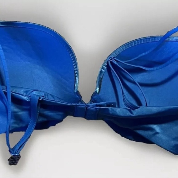 Victoria’s Secret Very Sexy Push Up Bra - Picture 2 of 3